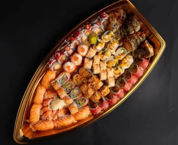 قارب عيدان الطعام الذهبية